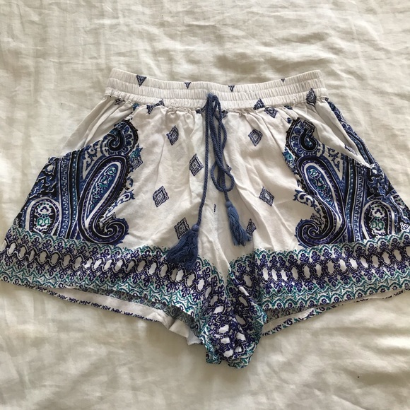 HIGH WAISTED LIGHTWEIGHT SHORTS - Picture 2 of 6